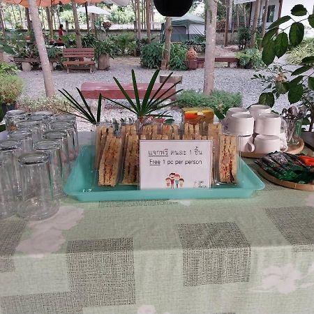 Sameikei Homestay Phrae Buitenkant foto