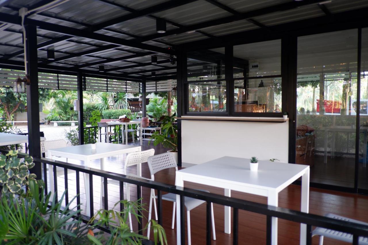 Sameikei Homestay Phrae Buitenkant foto