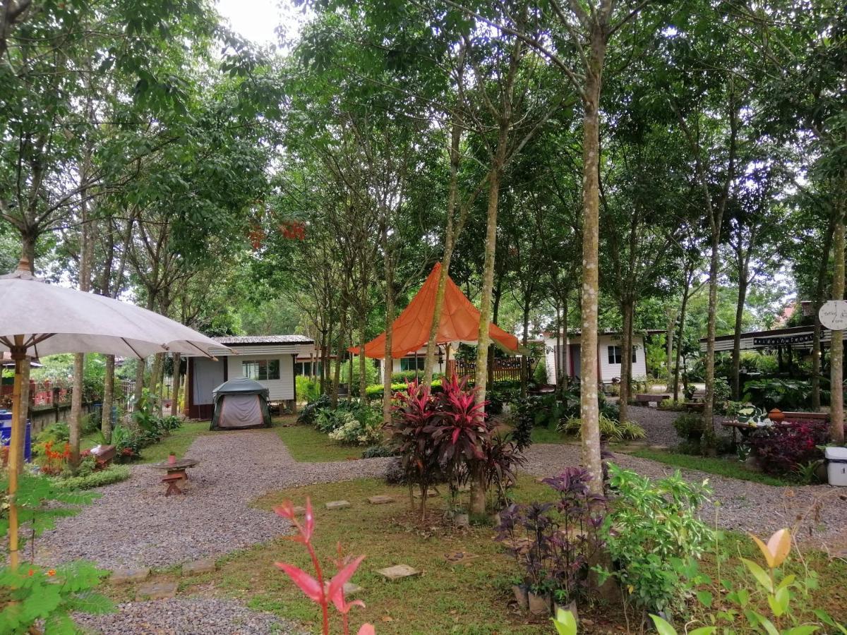 Sameikei Homestay Phrae Buitenkant foto