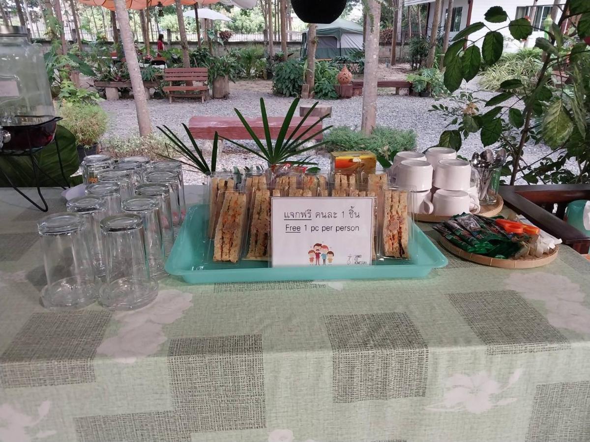 Sameikei Homestay Phrae Buitenkant foto